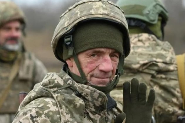 Українці віком 60+ можуть піти на військову службу за контрактом