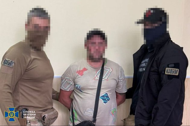 Зрадник коригував удари по ремонтним базам ЗСУ на Донеччині: викрито «крота» на заводі