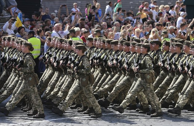Який там ковід! Зеленський вже запланував військовий парад на наступне літо