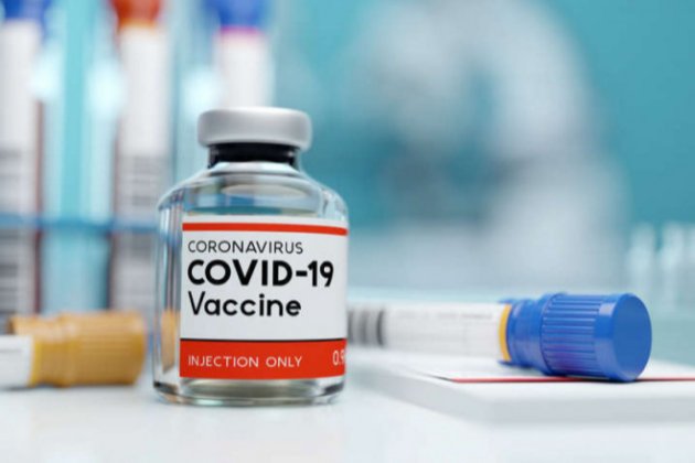 В Україні дозволять третю дозу COVID-вакцин людям зі слабким імунітетом 