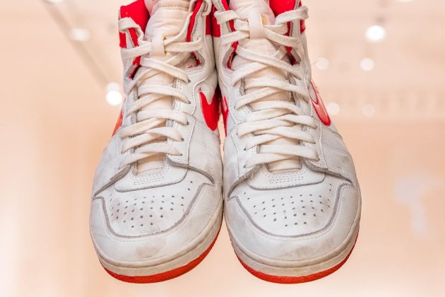 Кроссовки Майкла Джордана продали почти за $1,5 млн
