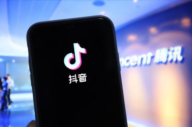 В китайской версии TikTok добавили паузы между видео, чтобы остановить развитие «зависимости от соцсетей»