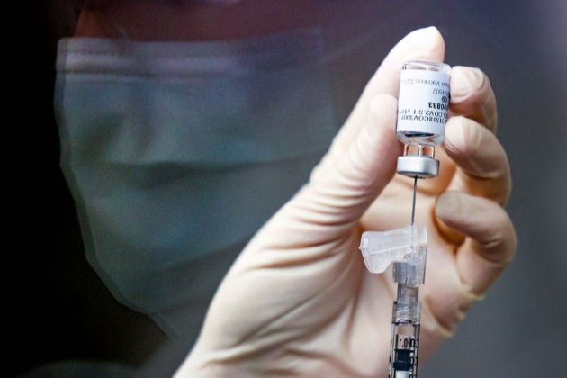 В США одобрили бустерные прививки вакцинами Moderna и Johnson&Johnson
