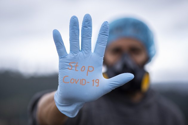 Поширення підроблених COVID-сертифікатів загрожує підірвати боротьбу України з коронавірусом — NYT