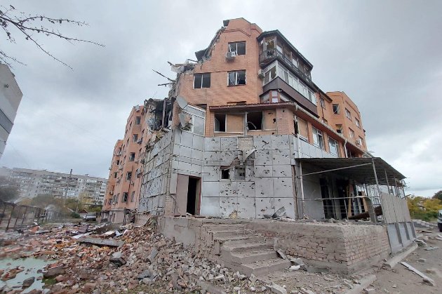 Вночі окупанти влучити у багатоповерхівку в Миколаєві: є постраждалий (фото)