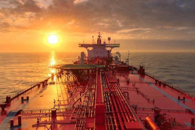 У світі формується «тіньовий флот» для перевезення російської нафти — Bloomberg