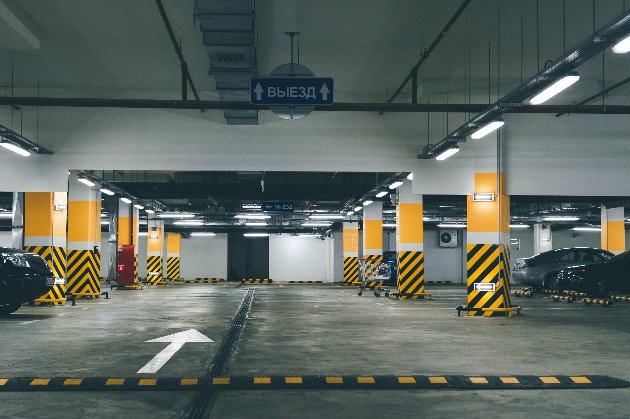 Підземні паркінги Москви готують під бомбосховища — ЗМІ