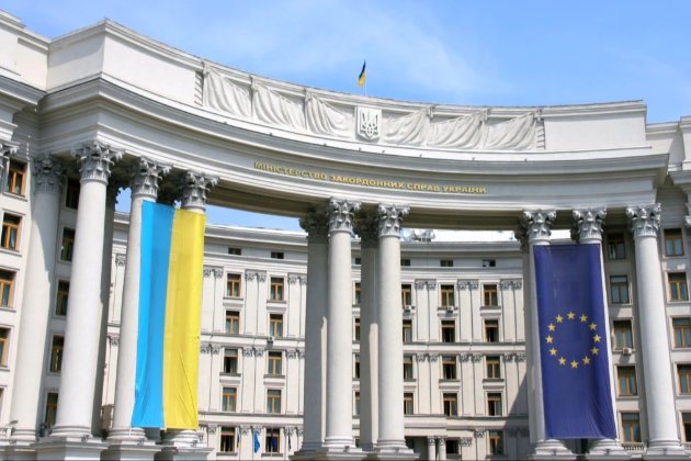МЗС спростувало фейки про наміри іноземних посольств виїхати з України