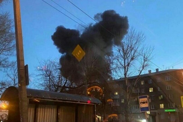 У російському Іркутську військовий літак впав на будинок (відео, оновлено)