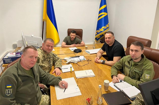 Третина українців вірить у конфлікт між політичним і військовим керівництвом — опитування