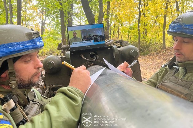 Як військові на фронті писали радіодиктант (фото)