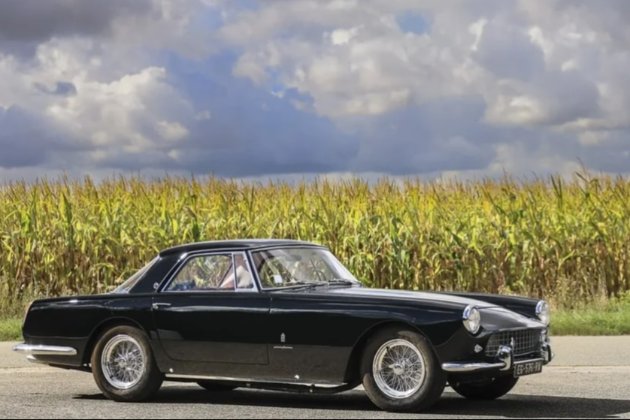 Анджеліна Джолі виставила на аукціон свій вінтажний Ferrari 250 GT (фото)