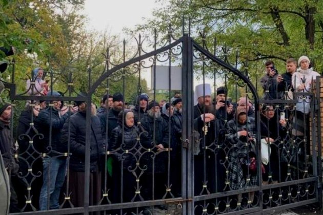 У Черкасах біля собору побилися прихильники ПЦУ та УПЦ МП (відео)