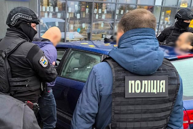 У Києві затримали військовослужбовця, який нелегально переправляв чоловіків до Румунії (фото)