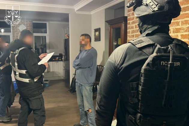 Колишній керівник «Молодого театру» Андрій Білоус отримав підозру у сексуальному насильстві щодо студенток