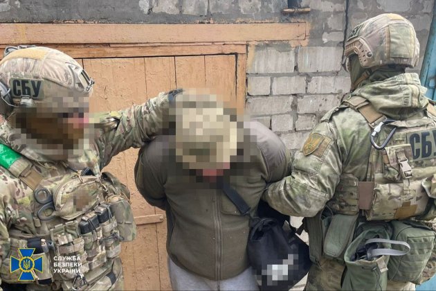 За торгівлю «трофейними» автоматами і гранатометами затримали дев’ятьох ділків (фото)