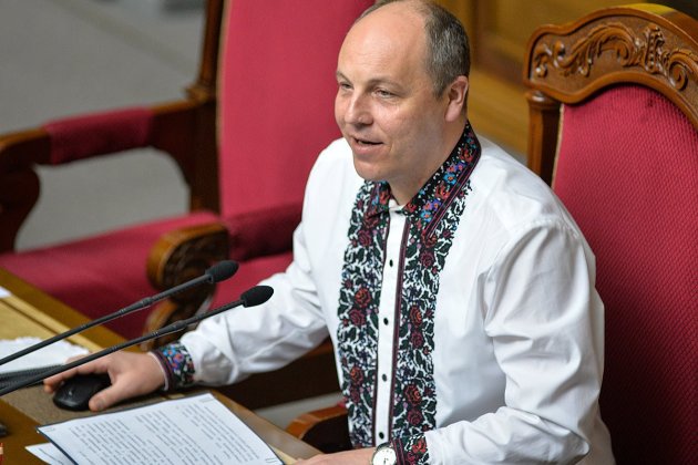 Зеленський посмертно надав звання Героя України вбитому Андрію Парубію