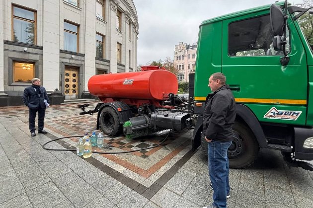 Урядовий квартал в Києві також залишився без води після обстрілу (фото)