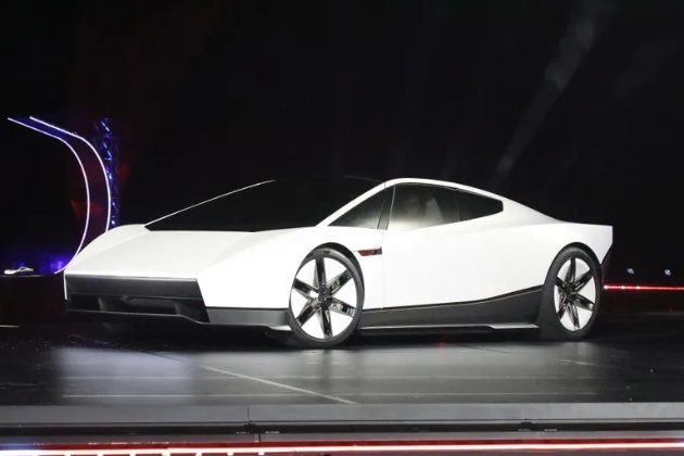 Маск показав «літаючий» Tesla Roadster: спорткар перевернувся в повітрі та перестрибнув інші авто (відео)