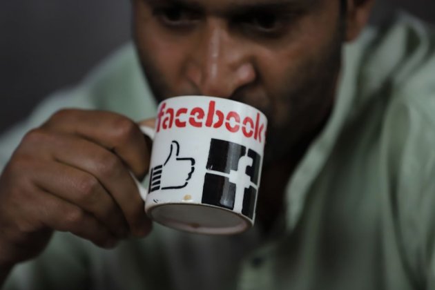 Facebook по всьому світу видаляє мережі фальшивих акаунтів. Одну виявили в Україні