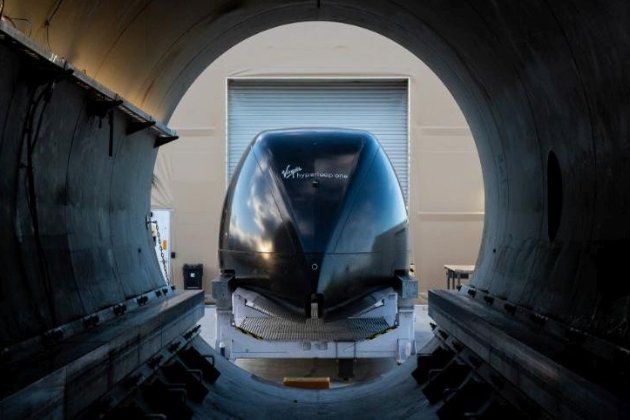 Hyperloop вперше пройшов випробування із людьми (відео)