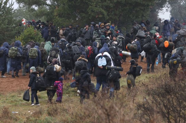 Две большие группы мигрантов прорвались на территорию Польши со стороны Белоруссии. Их задержали