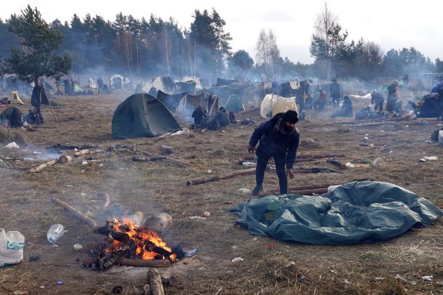 Мігранти залишили стихійний табір біля КПП на кордоні з Польщею