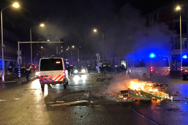 У Нідерландах поліція відкрила вогонь під час протестів проти карантину. Троє людей поранені