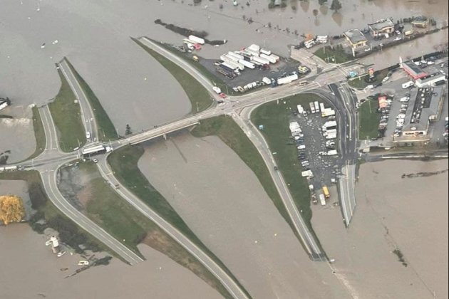 США и Канада страдают от наводнения, вызванного штормом. Одна женщина погибла (видео)