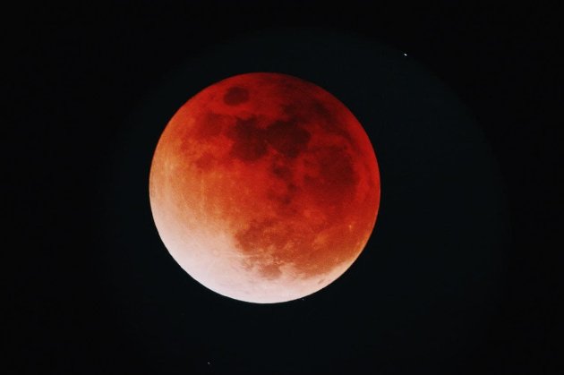 На Землі спостерігають найдовше за 580 років місячне затемнення. Де подивитися трансляцію