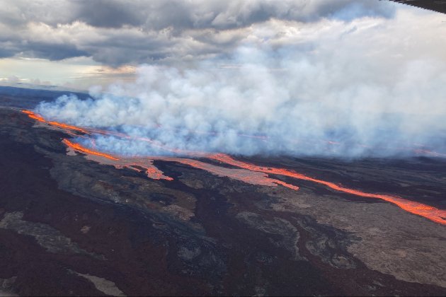 На Гаваях вперше за майже 40 років вивергається вулкан Мауна Лоа (фото)