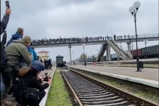 До Херсона прибув перший з початку війни поїзд із Києва (відео)
