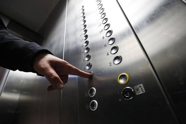 Киян закликають не користуватися ліфтами за 30-40 хвилин до початку відключень світла