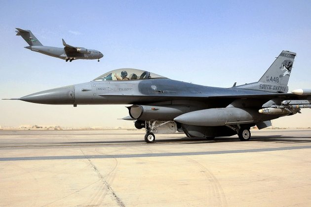 У НАТО знову обдумують можливість надати Україні літаки МіГ-29 або F-16 — ексадмірал