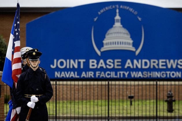 На військову базу США, звідки літає Трамп, надіслали пакет з білим порошком