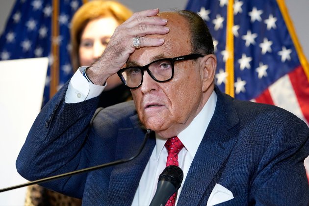 Трамп помилував 77 фігурантів справи про спробу скасувати результати виборів 2020 року. Але не себе