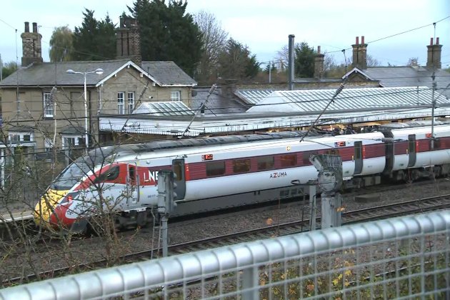 Різанина у потягу: в Англії злочинці з ножами напали на пасажирів — поранено 10 людей