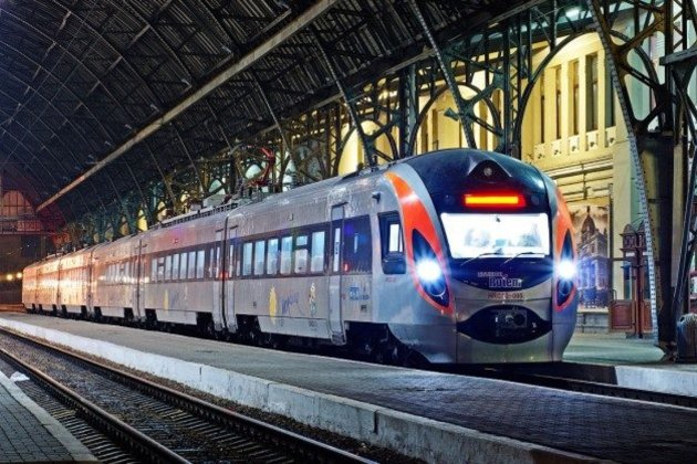 Українці зможуть отримати 3 тис. безоплатних кілометрів на поїздки «Укрзалізницею» — Зеленський