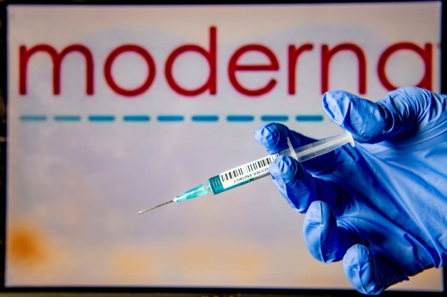 Moderna першими від COVID-19 вакцинувала підлітків 