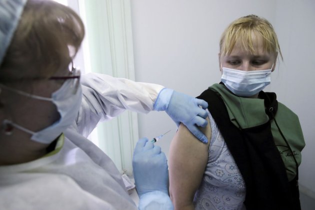 Українців, можливо, вакцинуватимуть від COVID-19 вже у лютому — МОЗ