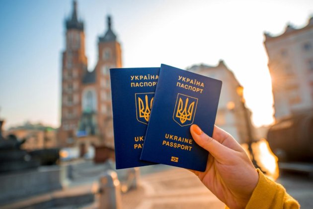 З 1 січня подорожчають біометричні паспорти