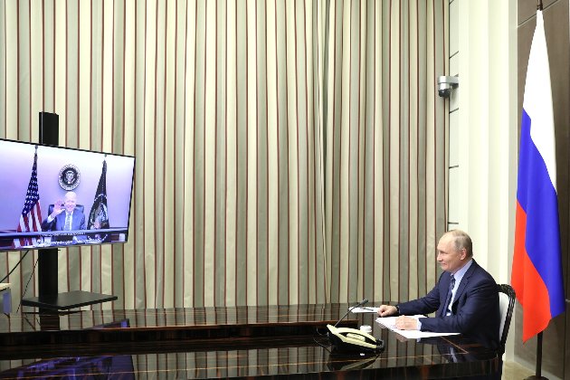 Джо Байден и Владимир Путин начали переговоры по видеосвязи