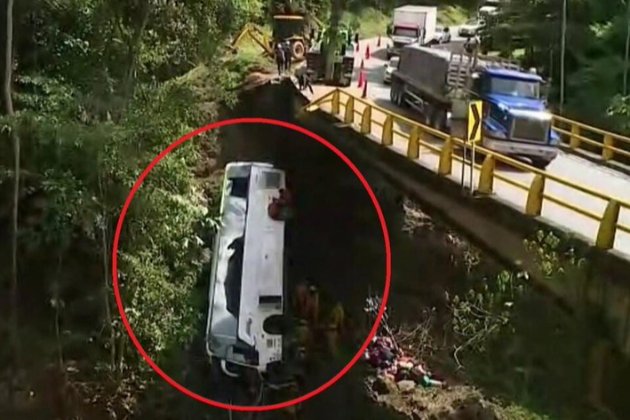 У Колумбії автобус впав у прірву. Семеро людей загинули