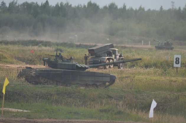 Россия отведет более 10 тыс. военных от границ с Украиной