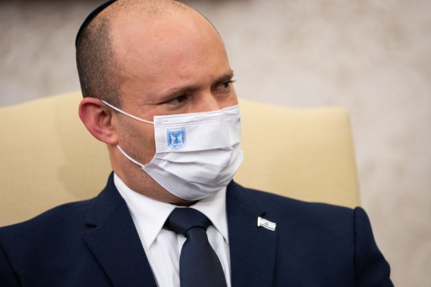 Премьер Израиля пошел на самоизоляцию во время заседания правительства