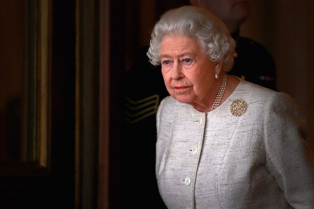 Королева Елизавета II нарушит традицию и из-за пандемии проведет Рождество в Виндзоре