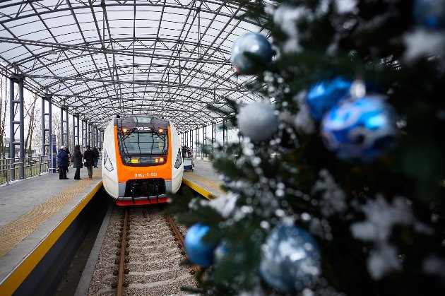 В «Укрзалізниці» розповіли, скільки людей зустріне Новий 2022 рік у потягах