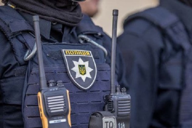 В Харькове группа людей избила пятерых полицейских. Их доставили в больницу (видео)