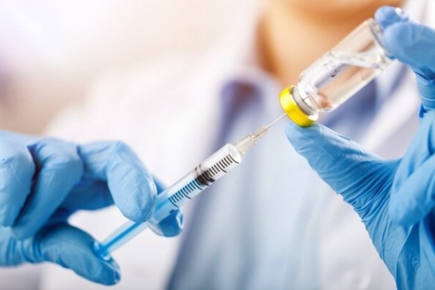В Минздраве назвали разницу между бустерной и дополнительной дозой COVID-вакцины