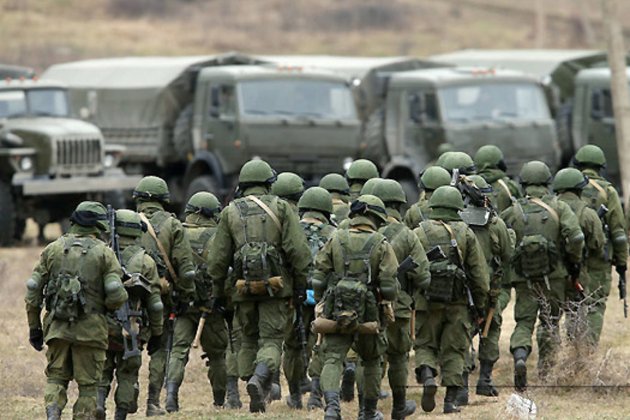 Россия перебросила к восточным границам Украины еще 10 тыс. военных. Что происходит?